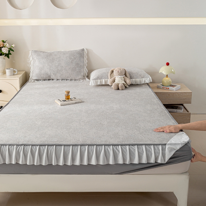 91家纺网 家纺一手货源 找家纺 伊人坊 2026新款A类550克凉感提花值过0.21冰豆豆家用凉席子三件套夏季-花边床笠款 繁花-灰