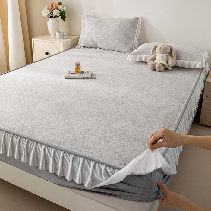 91家纺网 家纺一手货源 找家纺 伊人坊 2026新款A类550克凉感提花值过0.21冰豆豆家用凉席子三件套夏季-花边床笠款 繁花-灰