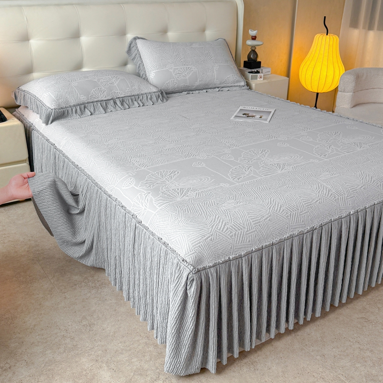 91家纺网 家纺一手货源 找家纺 绒艺席业 2026年新款立体浮雕工艺正宗凉感豆豆席凉席席子-床裙款 豆豆荷塘月色-灰色