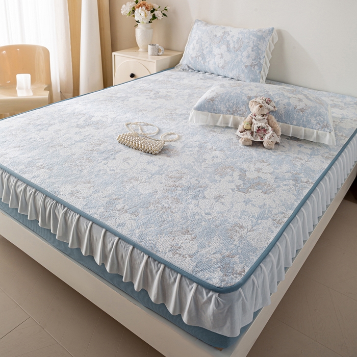 91家纺网 家纺一手货源 找家纺 伊人坊 2026新款A类550克凉感提花值过0.21冰豆豆家用凉席子三件套夏季-花边床笠款 繁花-蓝