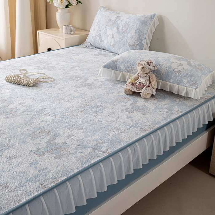 91家纺网 家纺一手货源 找家纺 伊人坊 2026新款A类550克凉感提花值过0.21冰豆豆家用凉席子三件套夏季-花边床笠款 繁花-蓝