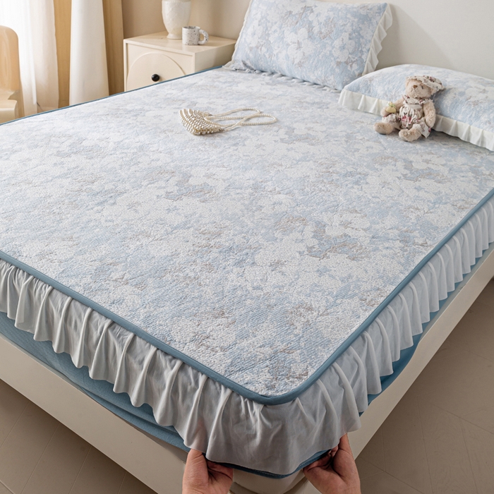 91家纺网 家纺一手货源 找家纺 伊人坊 2026新款A类550克凉感提花值过0.21冰豆豆家用凉席子三件套夏季-花边床笠款 繁花-蓝