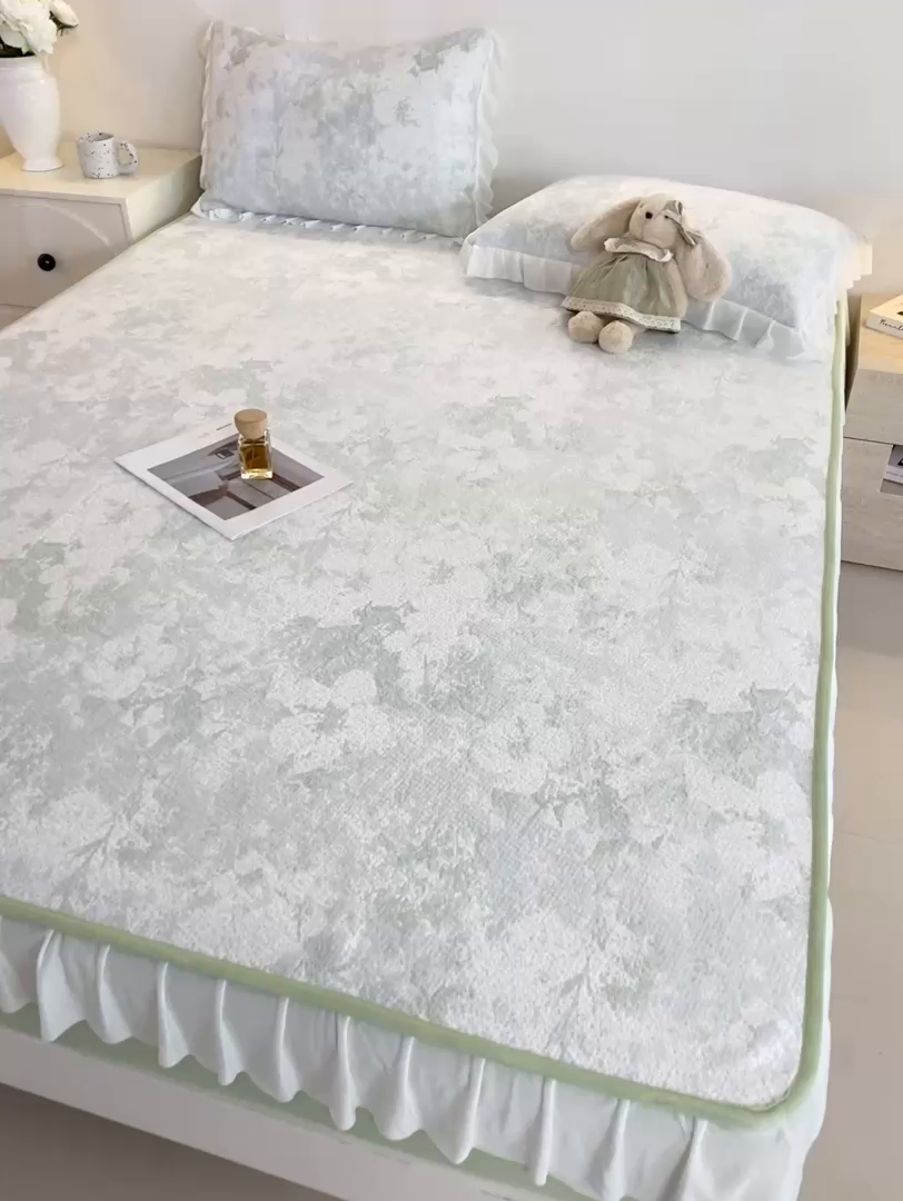 91家纺网 家纺一手货源 找家纺 伊人坊 2026新款A类550克凉感提花值过0.21冰豆豆家用凉席子三件套夏季-花边床笠款 繁花-绿