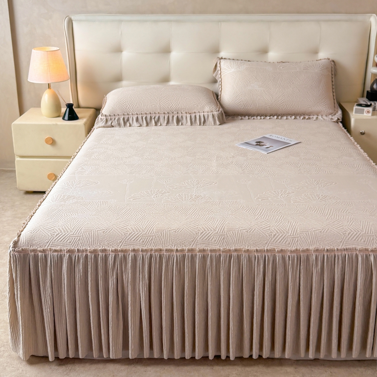 91家纺网 家纺一手货源 找家纺 绒艺席业 2026年新款立体浮雕工艺正宗凉感豆豆席凉席席子-床裙款 豆豆荷塘月色-香槟