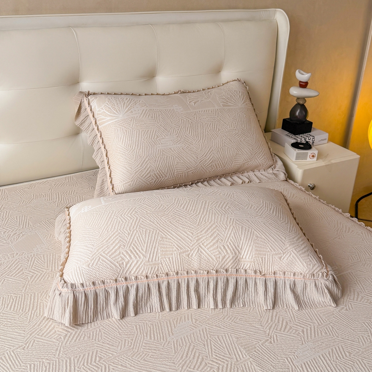 91家纺网 家纺一手货源 找家纺 绒艺席业 2026年新款立体浮雕工艺正宗凉感豆豆席凉席席子-床裙款 豆豆荷塘月色-香槟