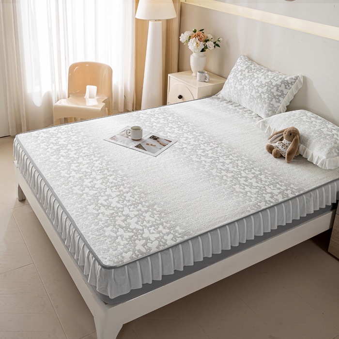 91家纺网 家纺一手货源 找家纺 伊人坊 2026新款A类550克凉感提花值过0.21冰豆豆家用凉席子三件套夏季-花边床笠款 花蝴蝶-灰