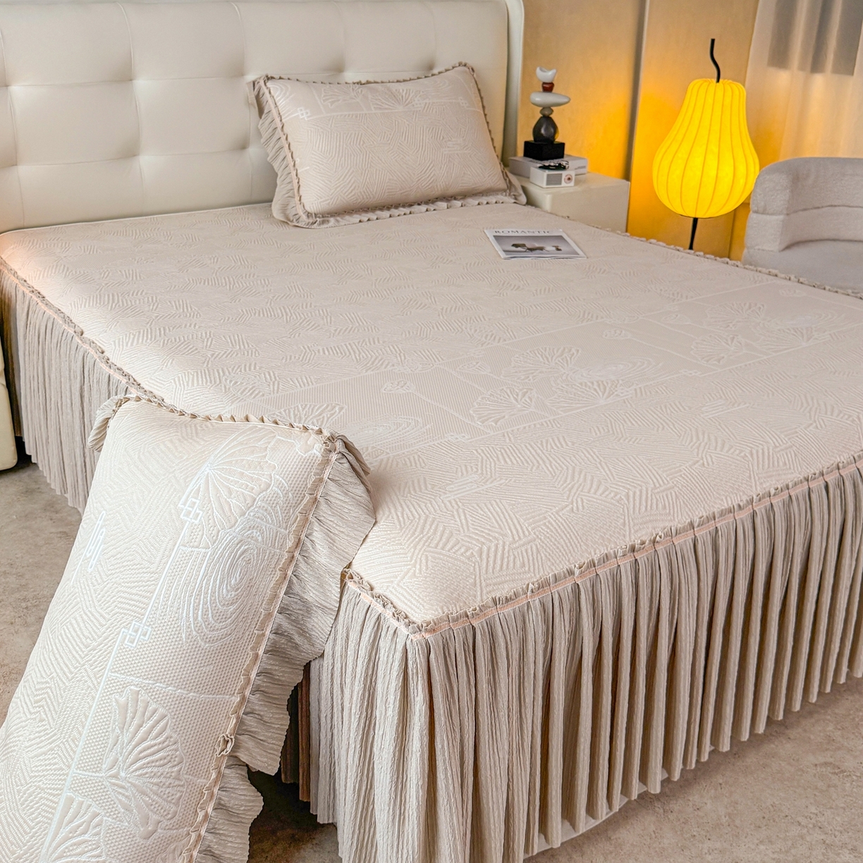 91家纺网 家纺一手货源 找家纺 绒艺席业 2026年新款立体浮雕工艺正宗凉感豆豆席凉席席子-床裙款 豆豆荷塘月色-香槟