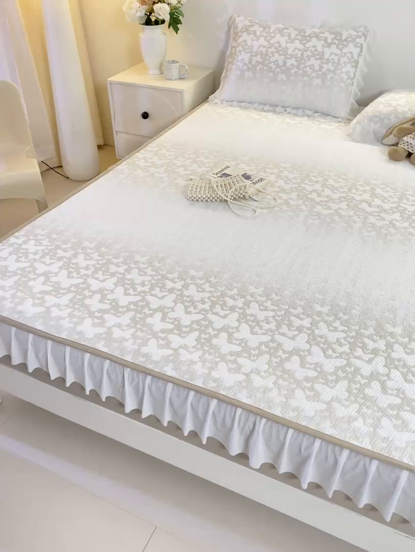 91家纺网 家纺一手货源 找家纺 伊人坊 2026新款A类550克凉感提花值过0.21冰豆豆家用凉席子三件套夏季-花边床笠款 花蝴蝶-咖