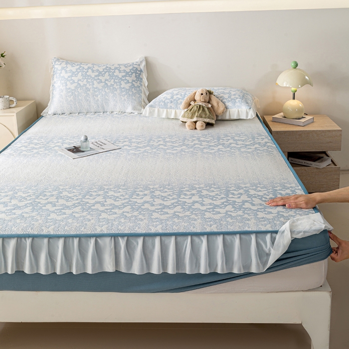 91家纺网 家纺一手货源 找家纺 伊人坊 2026新款A类550克凉感提花值过0.21冰豆豆家用凉席子三件套夏季-花边床笠款 花蝴蝶-蓝