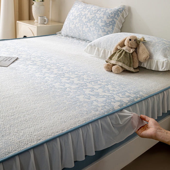 91家纺网 家纺一手货源 找家纺 伊人坊 2026新款A类550克凉感提花值过0.21冰豆豆家用凉席子三件套夏季-花边床笠款 花蝴蝶-蓝