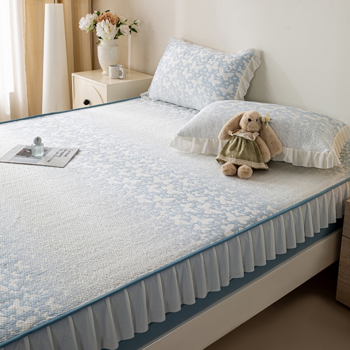 91家纺网 家纺一手货源 找家纺 伊人坊 2026新款A类550克凉感提花值过0.21冰豆豆家用凉席子三件套夏季-花边床笠款 花蝴蝶-蓝