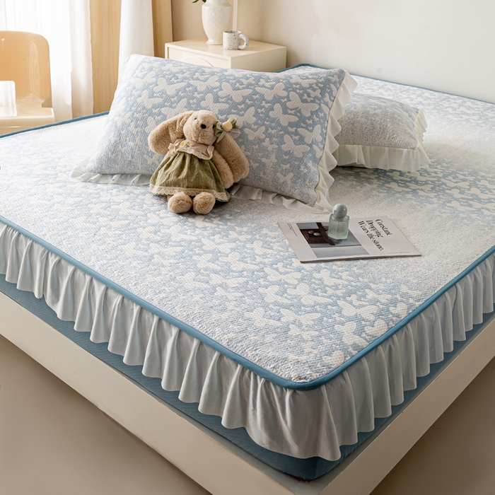 91家纺网 家纺一手货源 找家纺 伊人坊 2026新款A类550克凉感提花值过0.21冰豆豆家用凉席子三件套夏季-花边床笠款 花蝴蝶-蓝