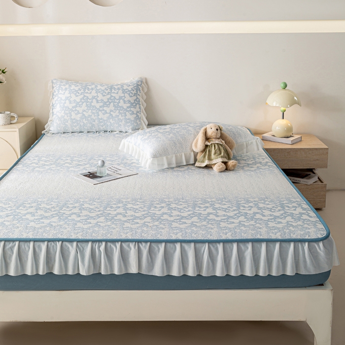 91家纺网 家纺一手货源 找家纺 伊人坊 2026新款A类550克凉感提花值过0.21冰豆豆家用凉席子三件套夏季-花边床笠款 花蝴蝶-蓝