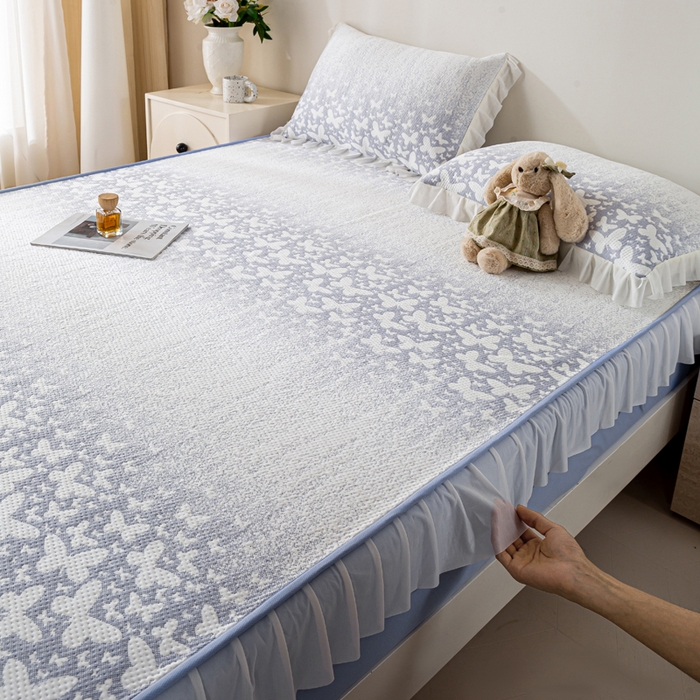 91家纺网 家纺一手货源 找家纺 伊人坊 2026新款A类550克凉感提花值过0.21冰豆豆家用凉席子三件套夏季-花边床笠款 花蝴蝶-蓝紫