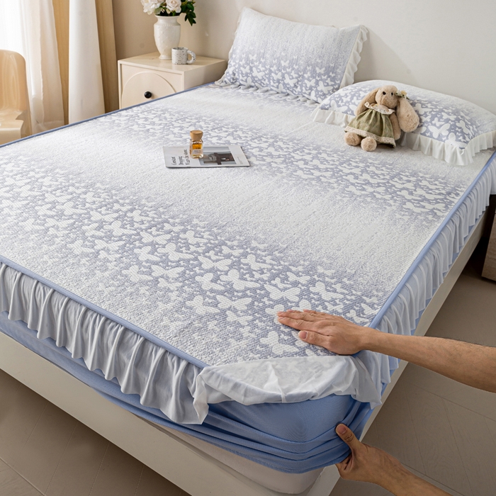 91家纺网 家纺一手货源 找家纺 伊人坊 2026新款A类550克凉感提花值过0.21冰豆豆家用凉席子三件套夏季-花边床笠款 花蝴蝶-蓝紫