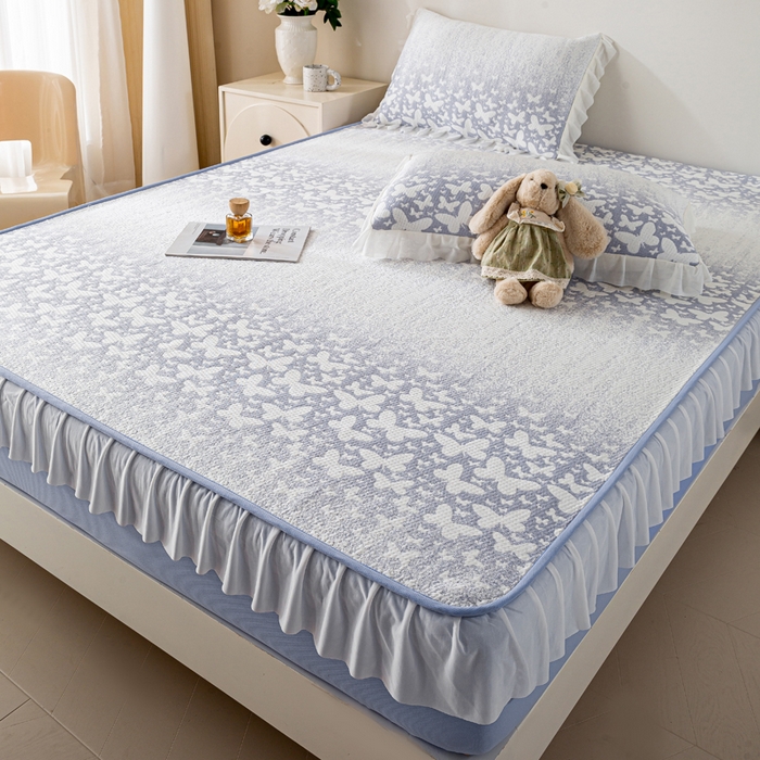 91家纺网 家纺一手货源 找家纺 伊人坊 2026新款A类550克凉感提花值过0.21冰豆豆家用凉席子三件套夏季-花边床笠款 花蝴蝶-蓝紫