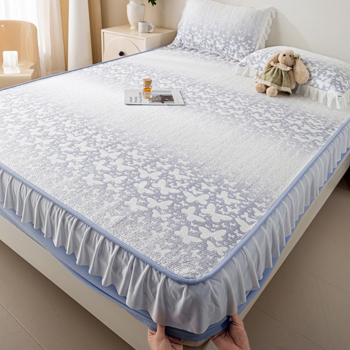 91家纺网 家纺一手货源 找家纺 伊人坊 2026新款A类550克凉感提花值过0.21冰豆豆家用凉席子三件套夏季-花边床笠款 花蝴蝶-蓝紫