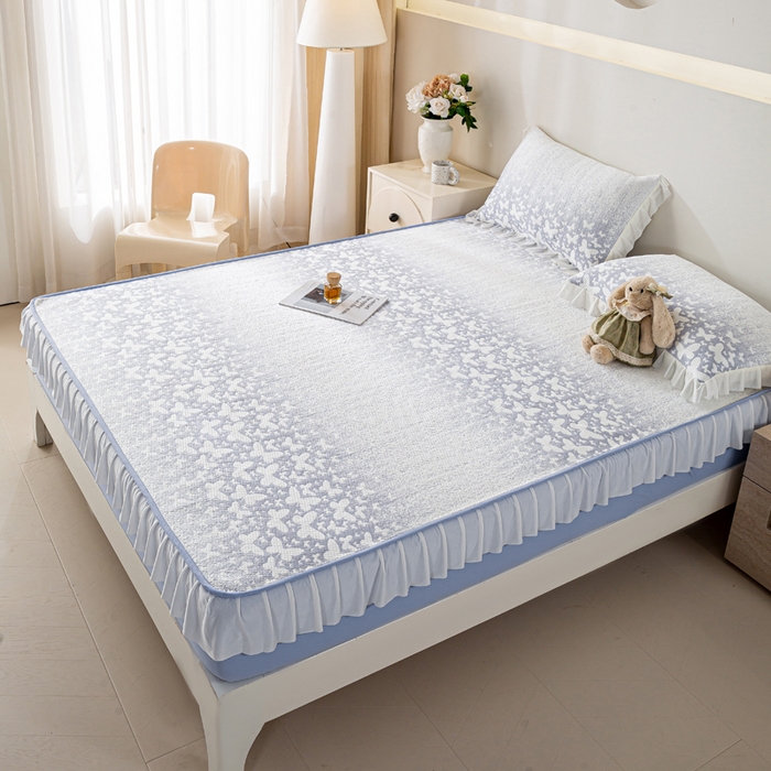 91家纺网 家纺一手货源 找家纺 伊人坊 2026新款A类550克凉感提花值过0.21冰豆豆家用凉席子三件套夏季-花边床笠款 花蝴蝶-蓝紫