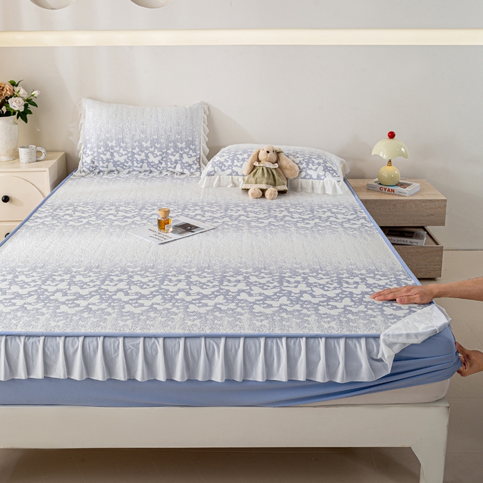 91家纺网 家纺一手货源 找家纺 伊人坊 2026新款A类550克凉感提花值过0.21冰豆豆家用凉席子三件套夏季-花边床笠款 花蝴蝶-蓝紫