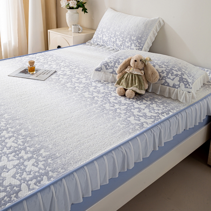 91家纺网 家纺一手货源 找家纺 伊人坊 2026新款A类550克凉感提花值过0.21冰豆豆家用凉席子三件套夏季-花边床笠款 花蝴蝶-蓝紫