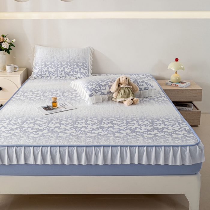 91家纺网 家纺一手货源 找家纺 伊人坊 2026新款A类550克凉感提花值过0.21冰豆豆家用凉席子三件套夏季-花边床笠款 花蝴蝶-蓝紫