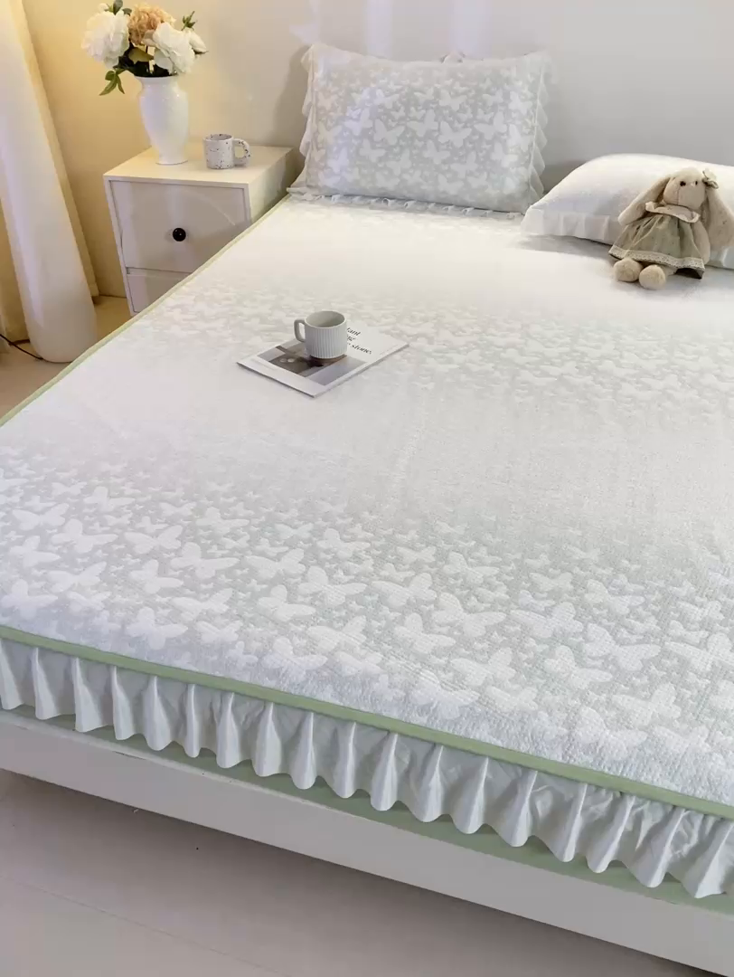 91家纺网 家纺一手货源 找家纺 伊人坊 2026新款A类550克凉感提花值过0.21冰豆豆家用凉席子三件套夏季-花边床笠款 花蝴蝶-绿