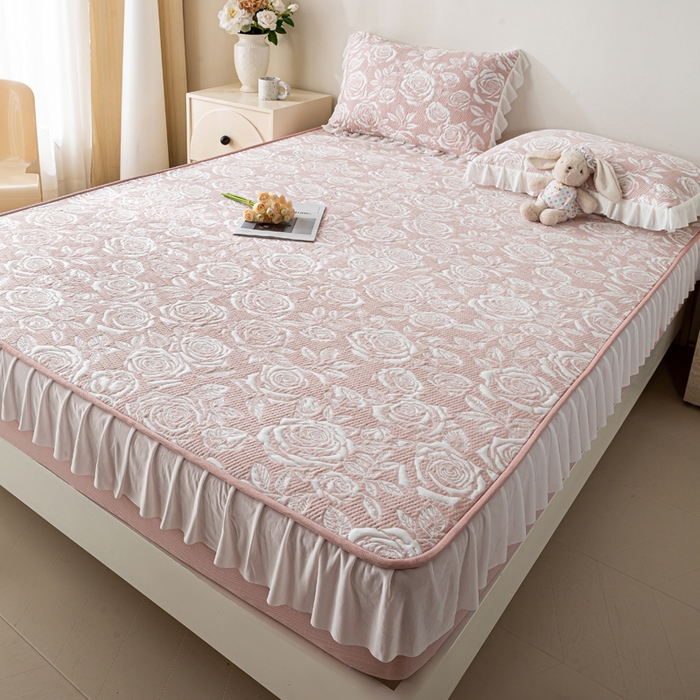 91家纺网 家纺一手货源 找家纺 伊人坊 2026新款A类550克凉感提花值过0.21冰豆豆家用凉席子三件套夏季-花边床笠款 玫瑰-粉