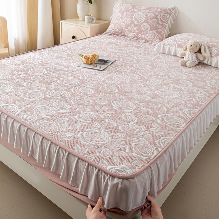 91家纺网 家纺一手货源 找家纺 伊人坊 2026新款A类550克凉感提花值过0.21冰豆豆家用凉席子三件套夏季-花边床笠款 玫瑰-粉