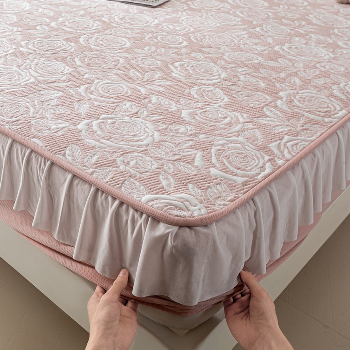 91家纺网 家纺一手货源 找家纺 伊人坊 2026新款A类550克凉感提花值过0.21冰豆豆家用凉席子三件套夏季-花边床笠款 玫瑰-粉