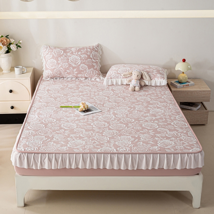 91家纺网 家纺一手货源 找家纺 伊人坊 2026新款A类550克凉感提花值过0.21冰豆豆家用凉席子三件套夏季-花边床笠款 玫瑰-粉