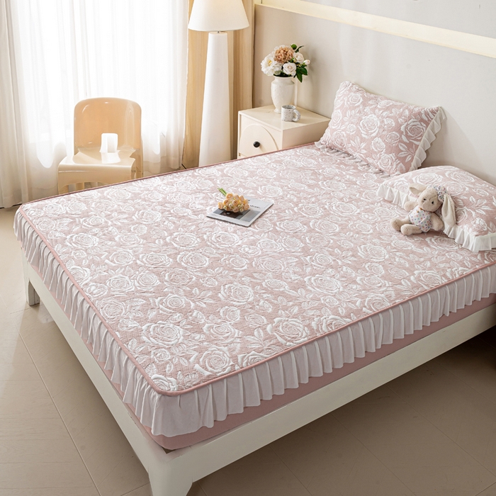 91家纺网 家纺一手货源 找家纺 伊人坊 2026新款A类550克凉感提花值过0.21冰豆豆家用凉席子三件套夏季-花边床笠款 玫瑰-粉