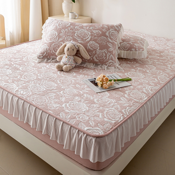 91家纺网 家纺一手货源 找家纺 伊人坊 2026新款A类550克凉感提花值过0.21冰豆豆家用凉席子三件套夏季-花边床笠款 玫瑰-粉