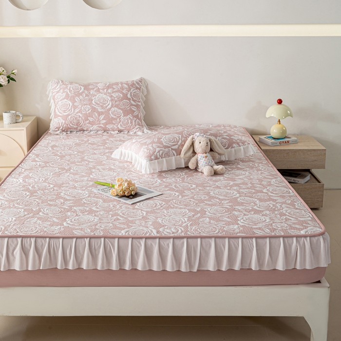 91家纺网 家纺一手货源 找家纺 伊人坊 2026新款A类550克凉感提花值过0.21冰豆豆家用凉席子三件套夏季-花边床笠款 玫瑰-粉