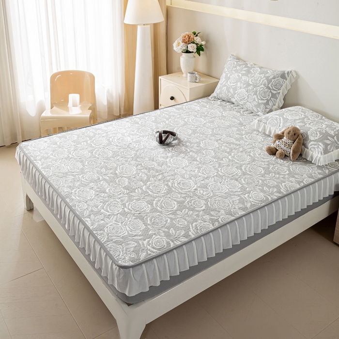 91家纺网 家纺一手货源 找家纺 伊人坊 2026新款A类550克凉感提花值过0.21冰豆豆家用凉席子三件套夏季-花边床笠款 玫瑰-灰