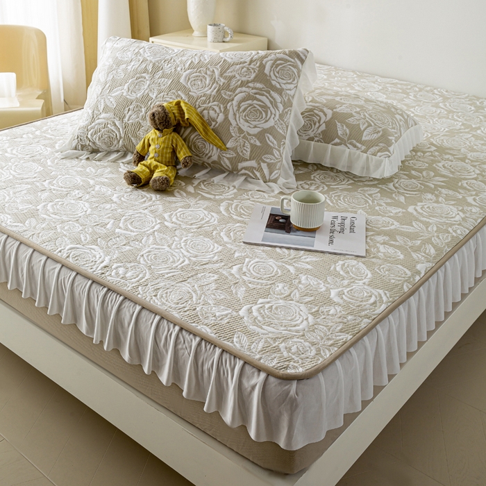 91家纺网 家纺一手货源 找家纺 伊人坊 2026新款A类550克凉感提花值过0.21冰豆豆家用凉席子三件套夏季-花边床笠款 玫瑰-咖