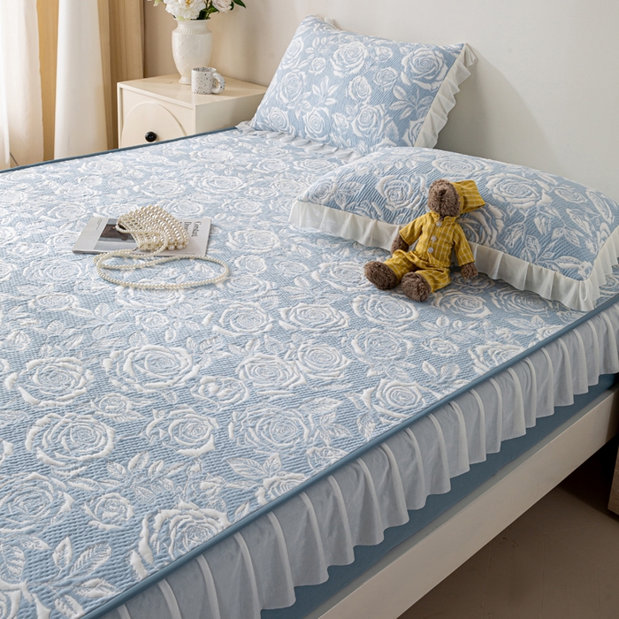 91家纺网 家纺一手货源 找家纺 伊人坊 2026新款A类550克凉感提花值过0.21冰豆豆家用凉席子三件套夏季-花边床笠款 玫瑰-蓝