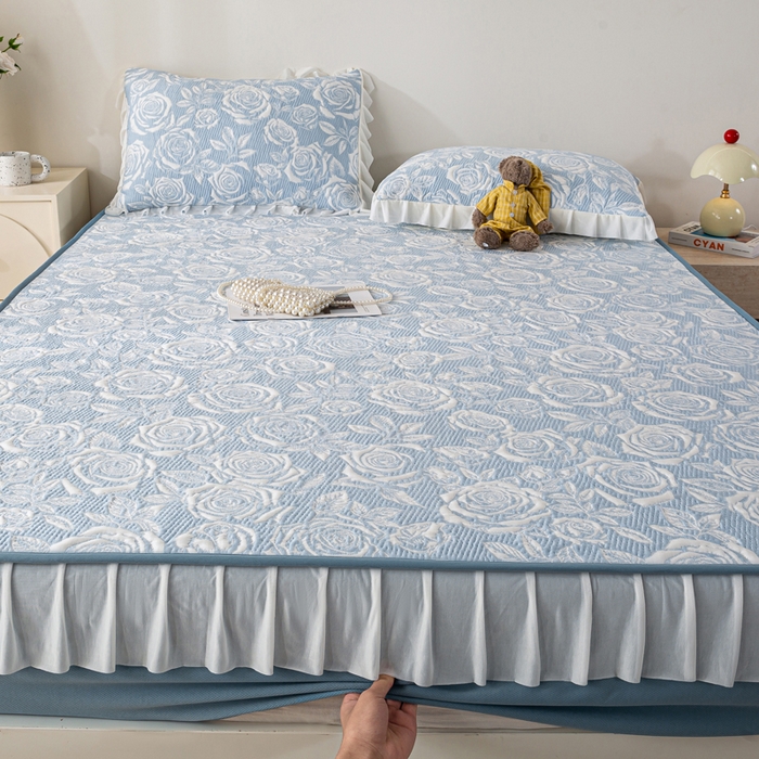 91家纺网 家纺一手货源 找家纺 伊人坊 2026新款A类550克凉感提花值过0.21冰豆豆家用凉席子三件套夏季-花边床笠款 玫瑰-蓝