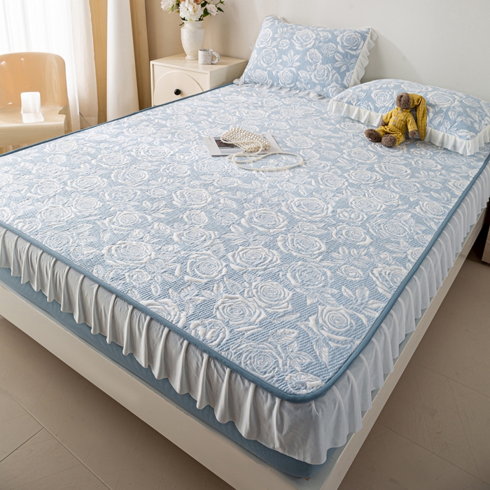 91家纺网 家纺一手货源 找家纺 伊人坊 2026新款A类550克凉感提花值过0.21冰豆豆家用凉席子三件套夏季-花边床笠款 玫瑰-蓝