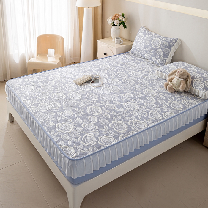 91家纺网 家纺一手货源 找家纺 伊人坊 2026新款A类550克凉感提花值过0.21冰豆豆家用凉席子三件套夏季-花边床笠款 玫瑰-蓝紫