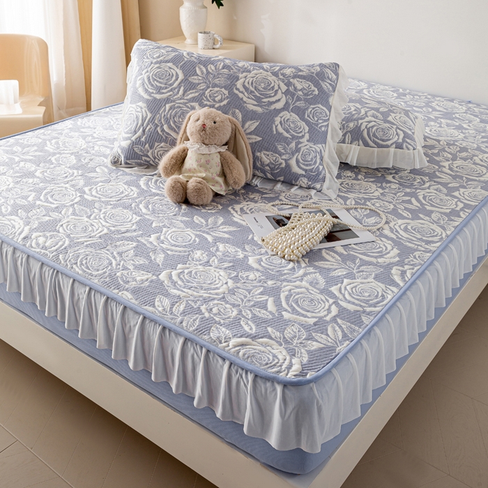 91家纺网 家纺一手货源 找家纺 伊人坊 2026新款A类550克凉感提花值过0.21冰豆豆家用凉席子三件套夏季-花边床笠款 玫瑰-蓝紫