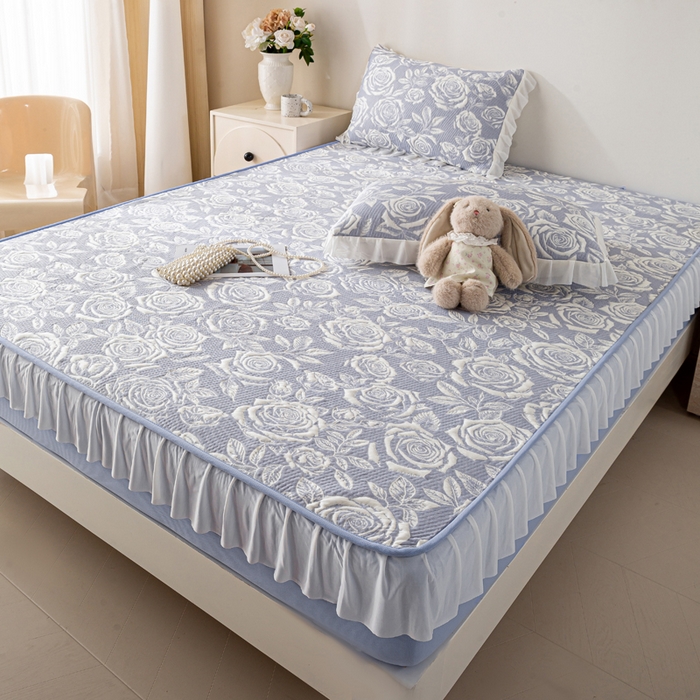 91家纺网 家纺一手货源 找家纺 伊人坊 2026新款A类550克凉感提花值过0.21冰豆豆家用凉席子三件套夏季-花边床笠款 玫瑰-蓝紫