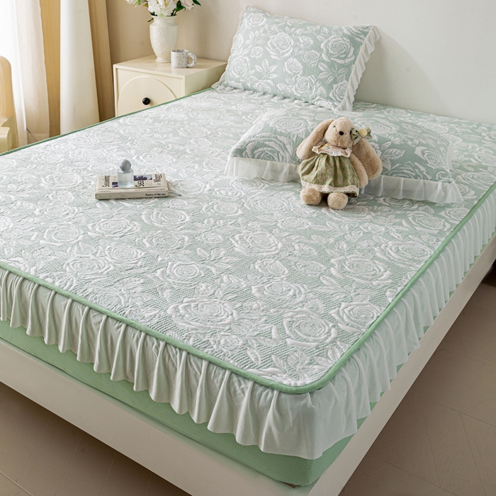 91家纺网 家纺一手货源 找家纺 伊人坊 2026新款A类550克凉感提花值过0.21冰豆豆家用凉席子三件套夏季-花边床笠款 玫瑰-绿