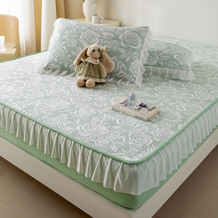 91家纺网 家纺一手货源 找家纺 伊人坊 2026新款A类550克凉感提花值过0.21冰豆豆家用凉席子三件套夏季-花边床笠款 玫瑰-绿