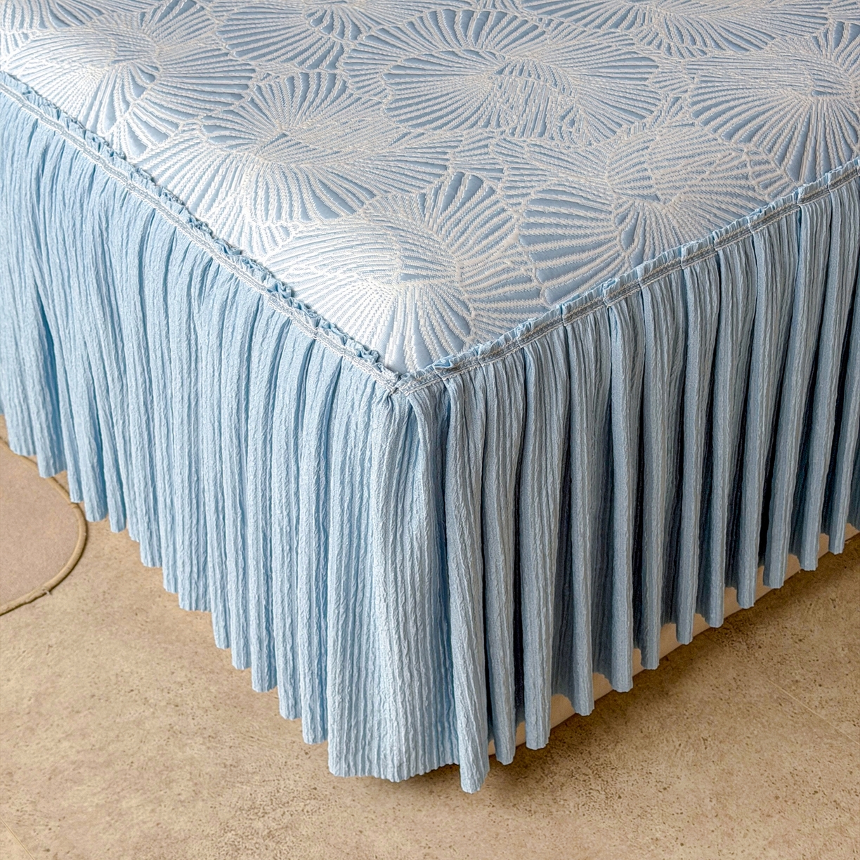 91家纺网 家纺一手货源 找家纺 绒艺席业 2026年新款立体浮雕工艺正宗凉感豆豆席凉席席子-床裙款 豆豆银杏叶-蓝色