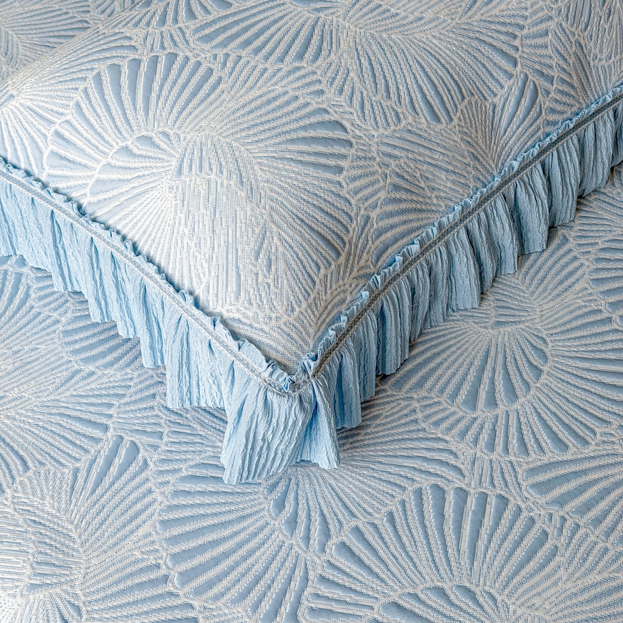 91家纺网 家纺一手货源 找家纺 绒艺席业 2026年新款立体浮雕工艺正宗凉感豆豆席凉席席子-床裙款 豆豆银杏叶-蓝色