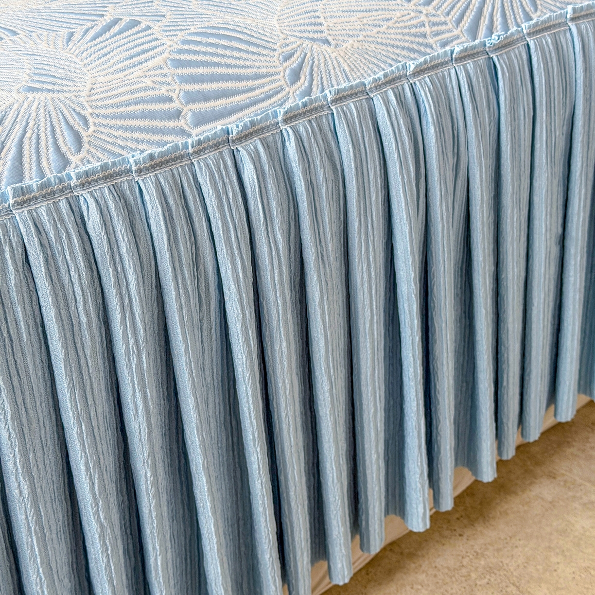 91家纺网 家纺一手货源 找家纺 绒艺席业 2026年新款立体浮雕工艺正宗凉感豆豆席凉席席子-床裙款 豆豆银杏叶-蓝色