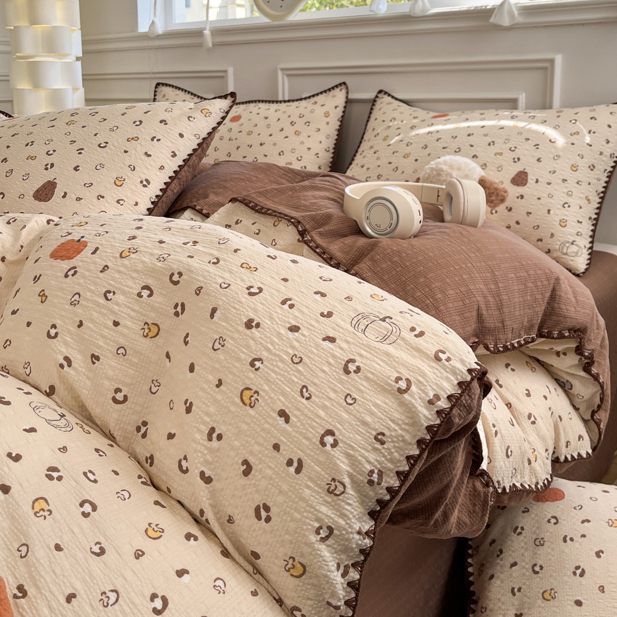 91家纺网 家纺一手货源 找家纺 慕澄家纺 2026新款小清新印花泡芙纱贝壳边四件套 栗栗南瓜派