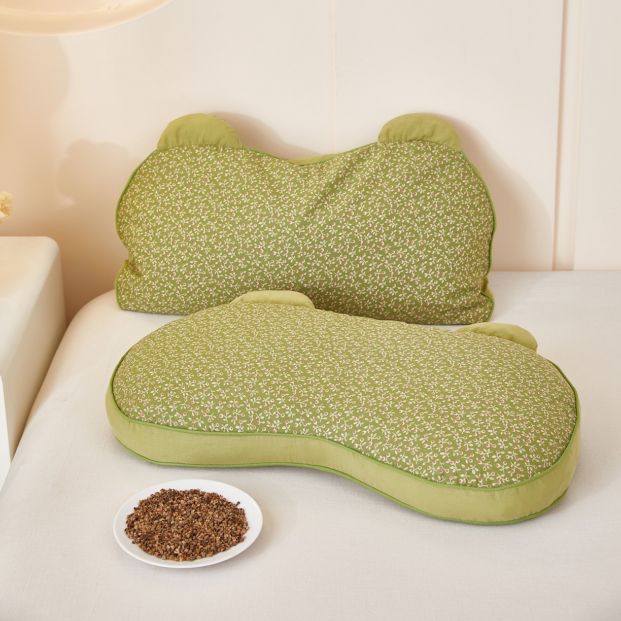 91家纺网 家纺一手货源 找家纺 梦叶草 2026新款全棉碎花猫耳荞麦枕 全棉碎花猫耳荞麦枕-绿色