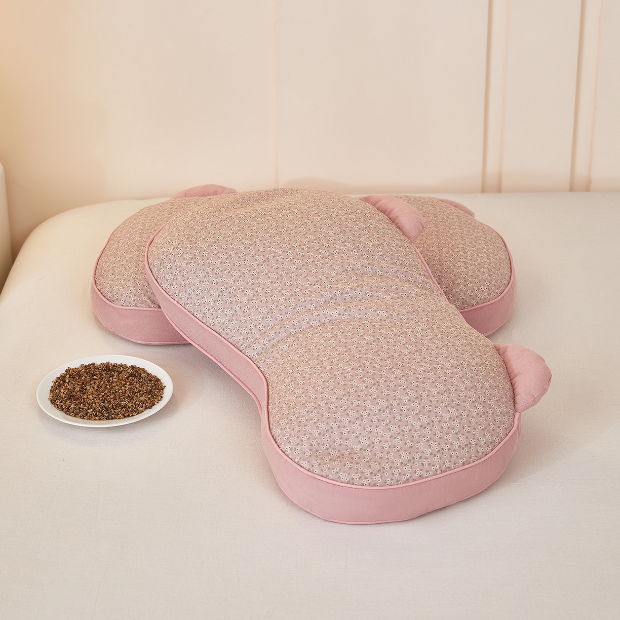 91家纺网 家纺一手货源 找家纺 梦叶草 2026新款全棉碎花猫耳荞麦枕 全棉碎花猫耳荞麦枕-粉色