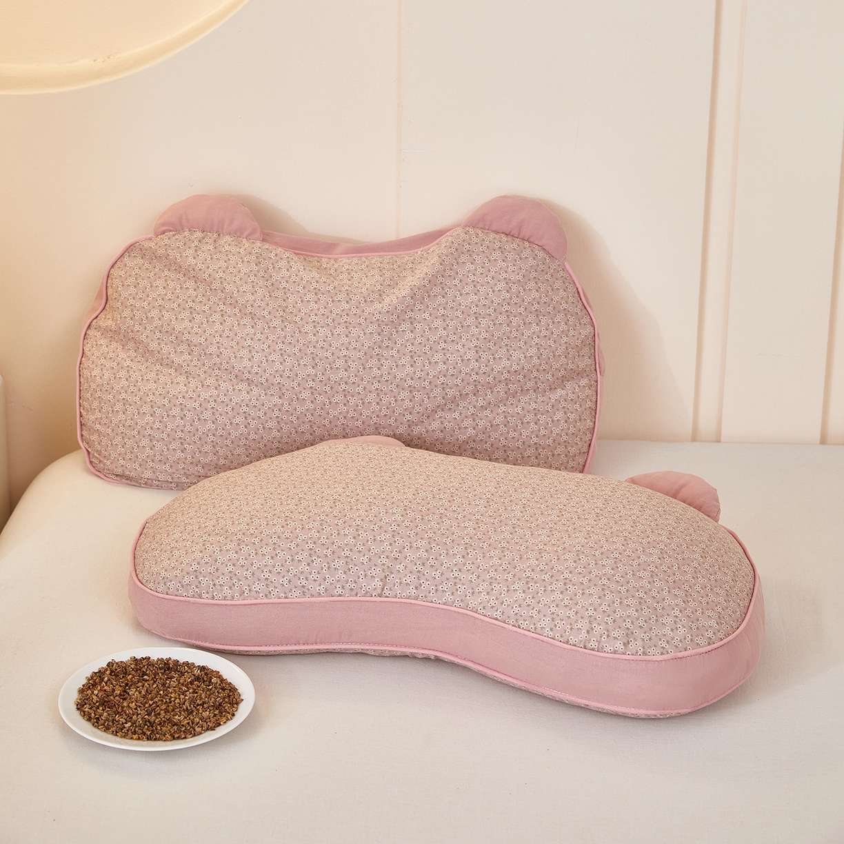 91家纺网 家纺一手货源 找家纺 梦叶草 2026新款全棉碎花猫耳荞麦枕 全棉碎花猫耳荞麦枕-粉色